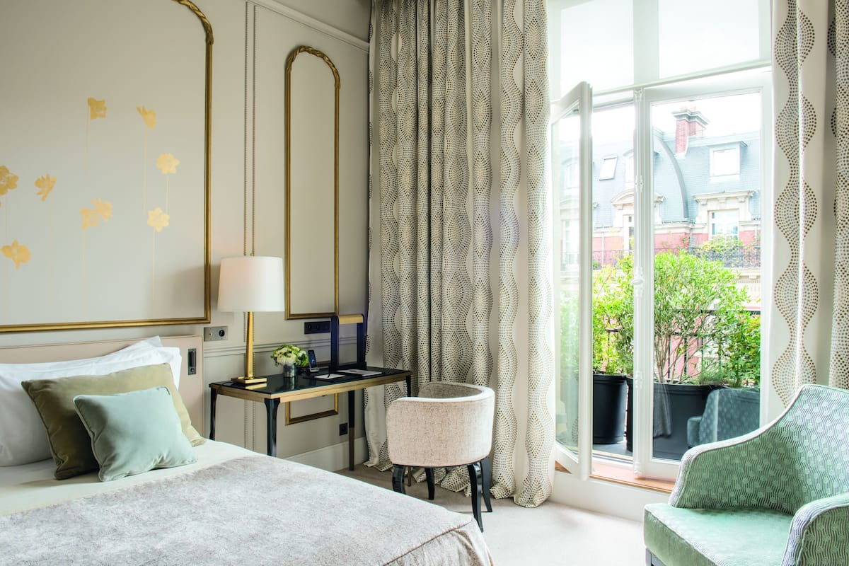Ropa de cama de alta calidad, colchones con pillow-top y minibar 