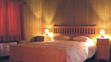 Quadruple Room | Premium bedding, free cribs/infant beds, free WiFi, bed sheets