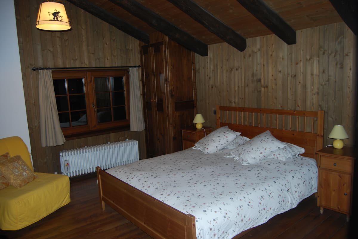 Habitación doble | Ropa de cama de alta calidad, cunas gratuitas y wifi gratis