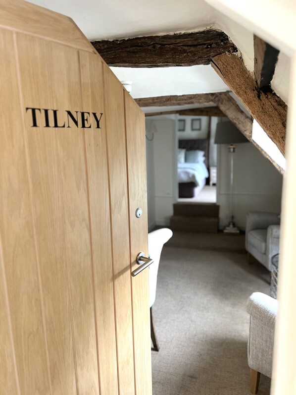 Sistema de insonorización, tabla de planchar con plancha y wifi gratis 