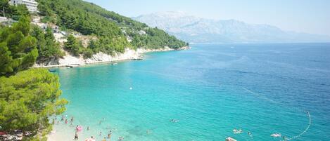 Studio, balcon, vue mer | Coffres-forts dans les chambres, bureau, fer et planche Ă repasser