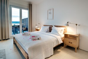 Studio, Balcony, Sea View | In-room safe, desk, iron/ironing board, free WiFi