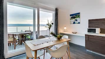 Loft Studio, Terrace, Sea View | In-room dining