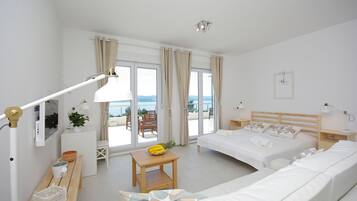Studio, Balcony, Sea View | In-room safe, desk, iron/ironing board, free WiFi