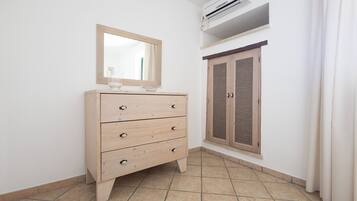 Chambre Deluxe, 1 trÚs grand lit, vue jardin, cÎté cour intérieure
