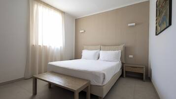 Suite, 1 slaapkamer, kitchenette, op benedenverdieping | Italiaanse Frette-lakens, luxe beddengoed, een minibar
