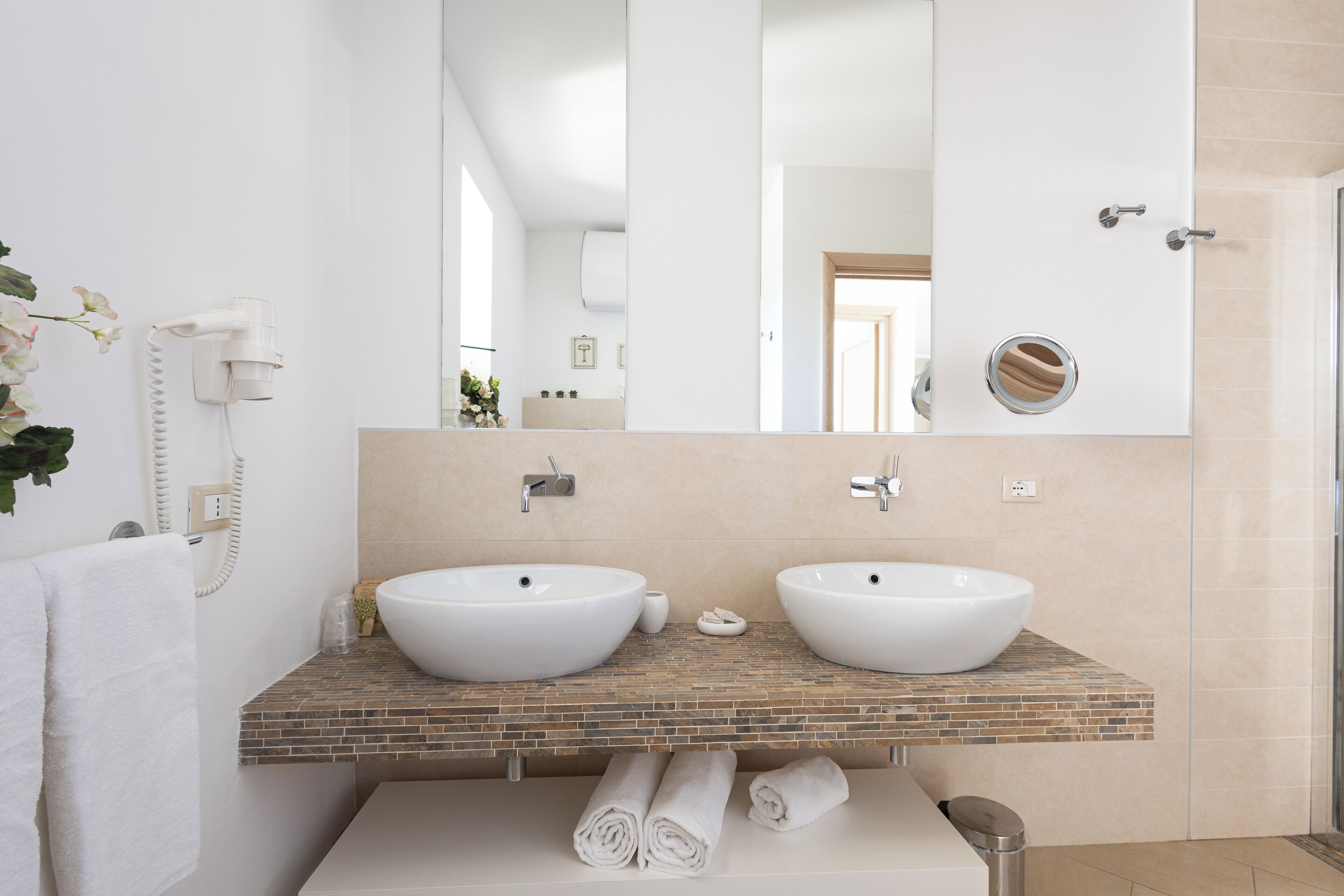 Junior Suite (Prestige) | Bathroom | Rainfall showerhead, free toiletries, hair dryer, bidet