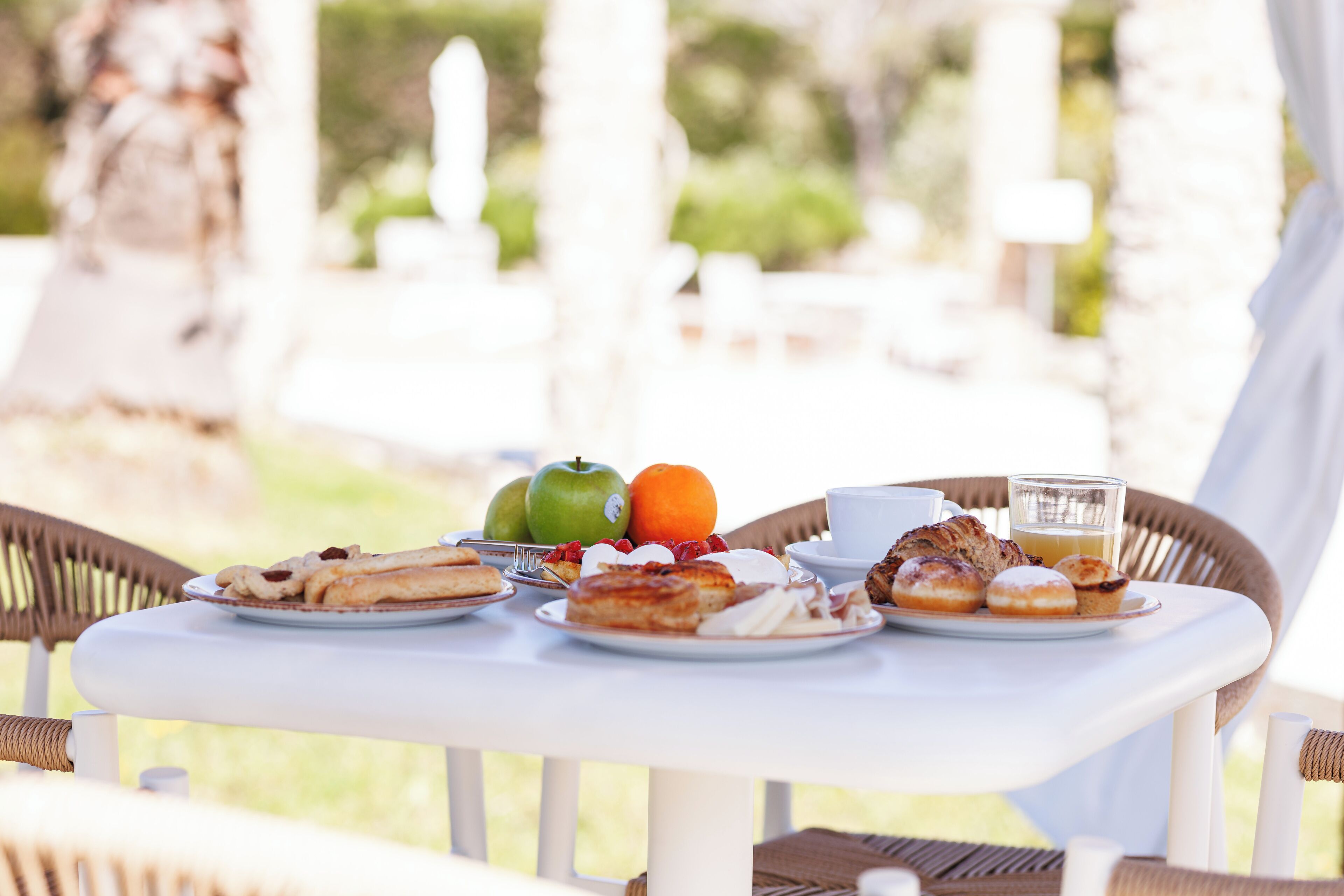 Café da manhã com buffet grátis todos os dias