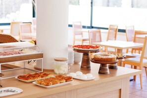 Free daily buffet breakfast  - Masseria Tenuta Specolizzi (Salve)
