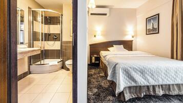 Einzelzimmer | Zimmersafe, Schreibtisch, laptopgeeigneter Arbeitsplatz