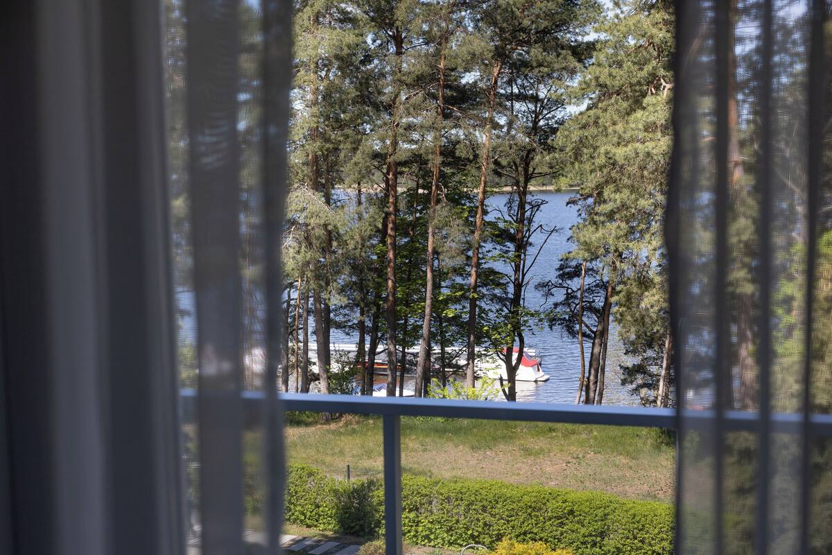 twin room, lake view | 1 bedroom, in-room safe, desk, laptop workspace