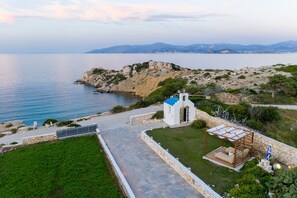 Exterior - Amalgam Homes Paros Beachfront Villa (Paros)