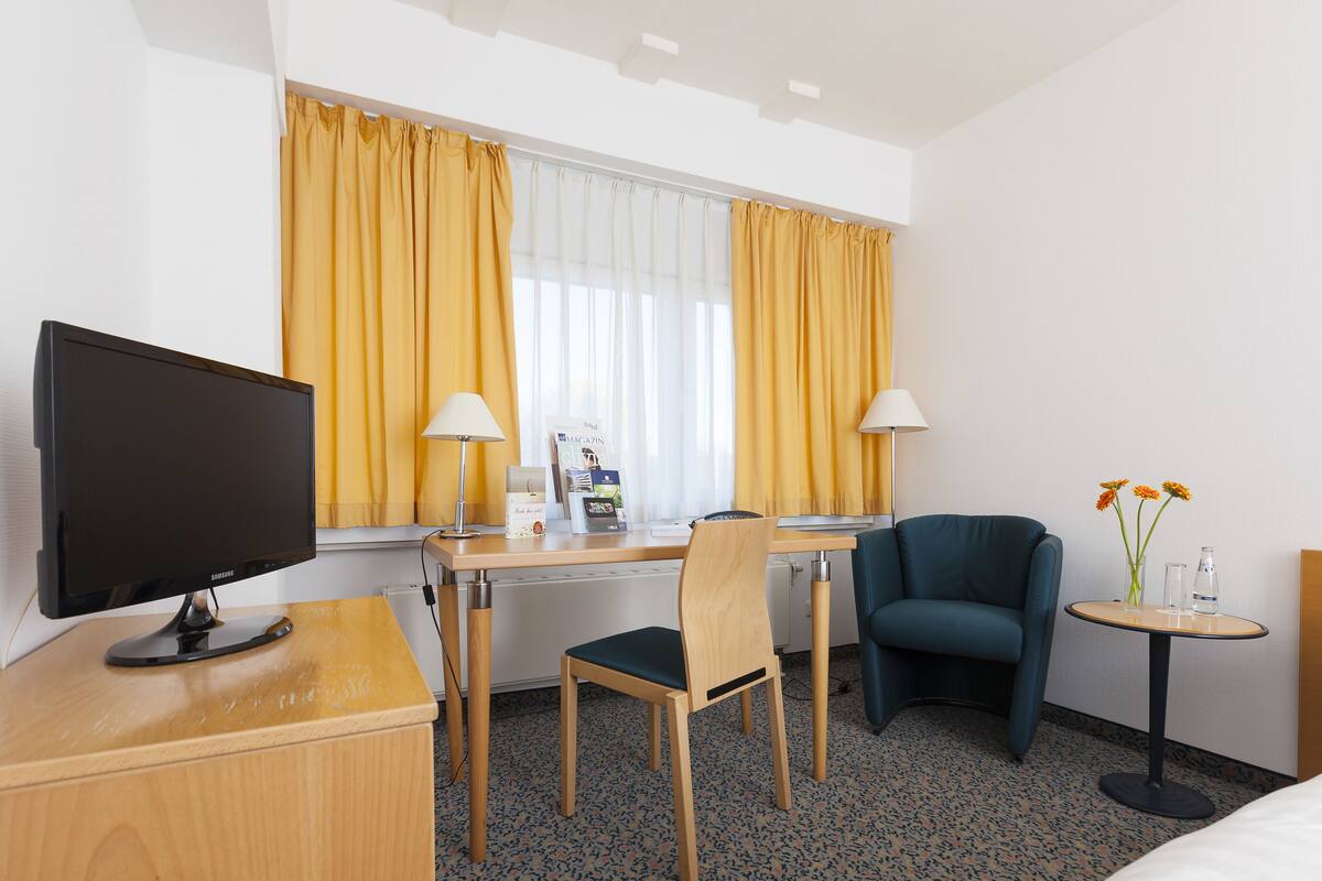 In-room safe, desk, soundproofing, iron/ironing board