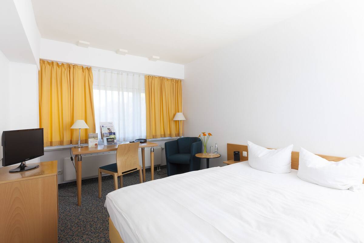 In-room safe, desk, soundproofing, iron/ironing board