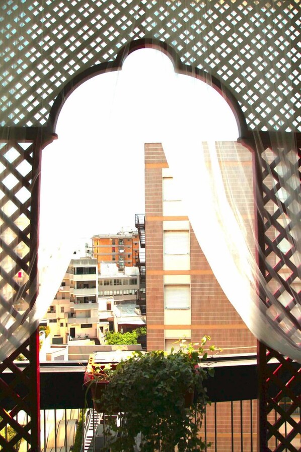 Szoba kétszemélyes ággyal | Kilátás a szobából