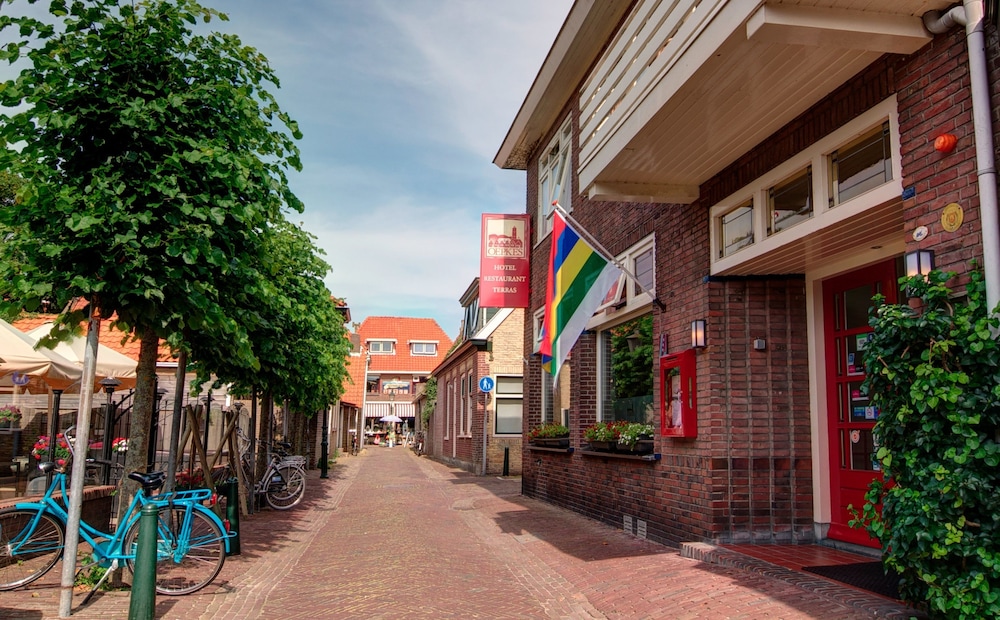 Oepkes Hotel by null