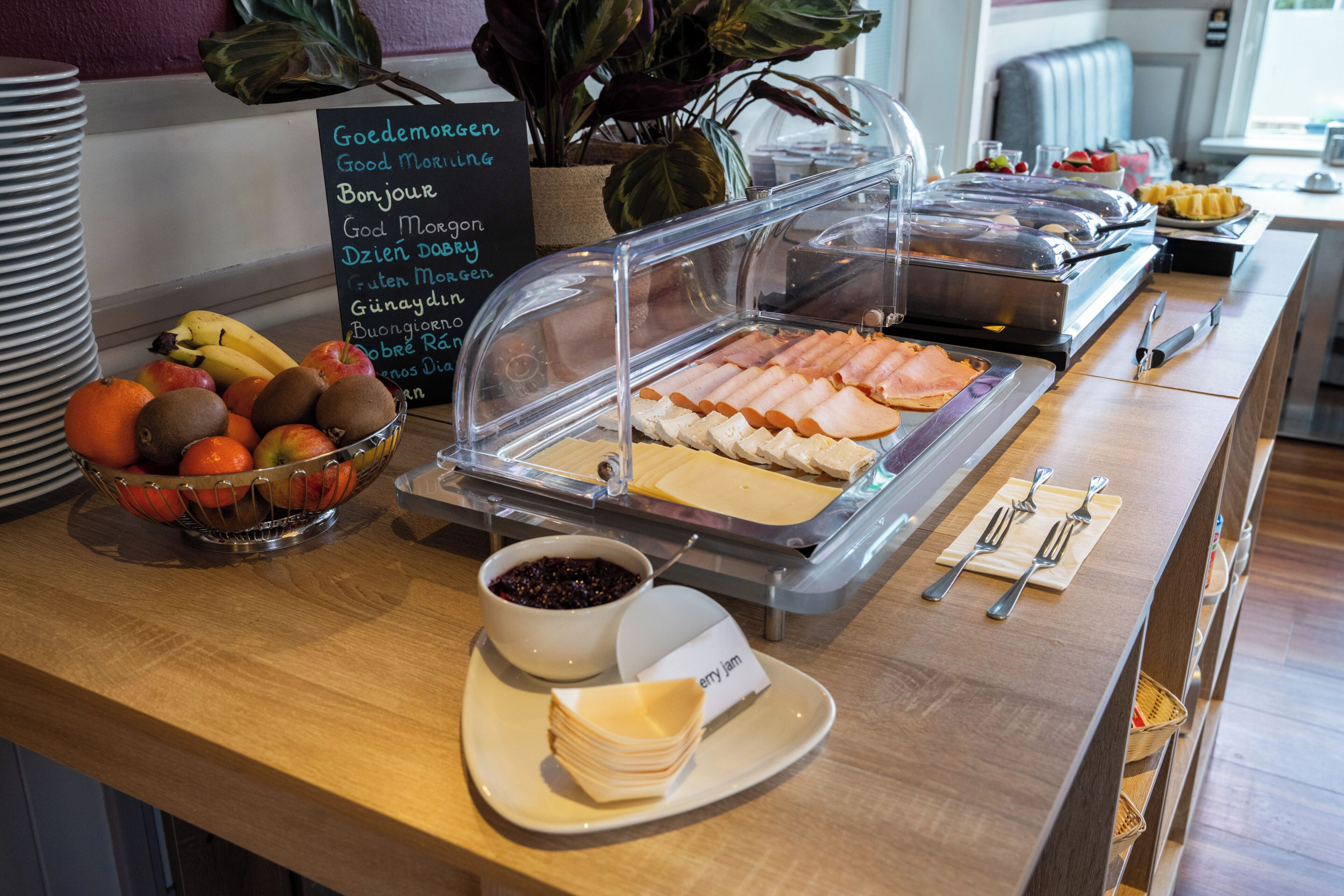 Free daily buffet breakfast