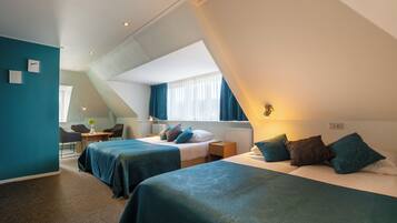 Family Room | In-room safe, desk, laptop workspace, blackout drapes