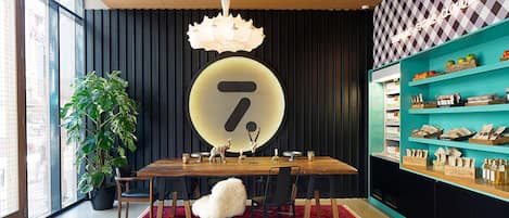 Coin salon dans le hall