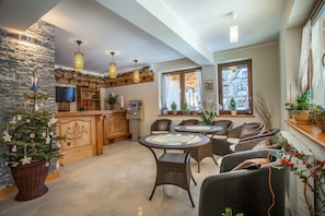 Lobby sitting area - Willa Ryś (Zakopane)