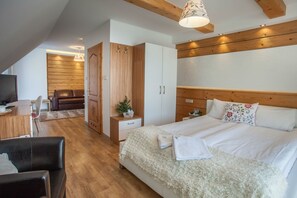 Vierpersoonskamer (201364738) | Gratis babybedden, extra bedden, gratis wifi, beddengoed