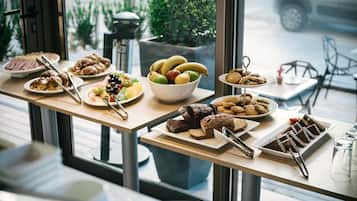 Free daily buffet breakfast