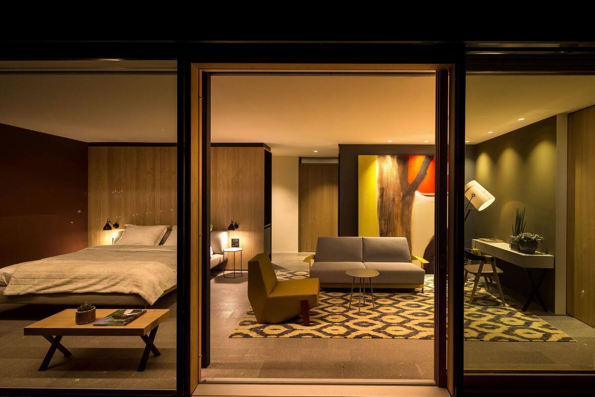 panoramic penthouse, hot tub, mountain view | minibar, in-room safe, individually furnished, soundproofing