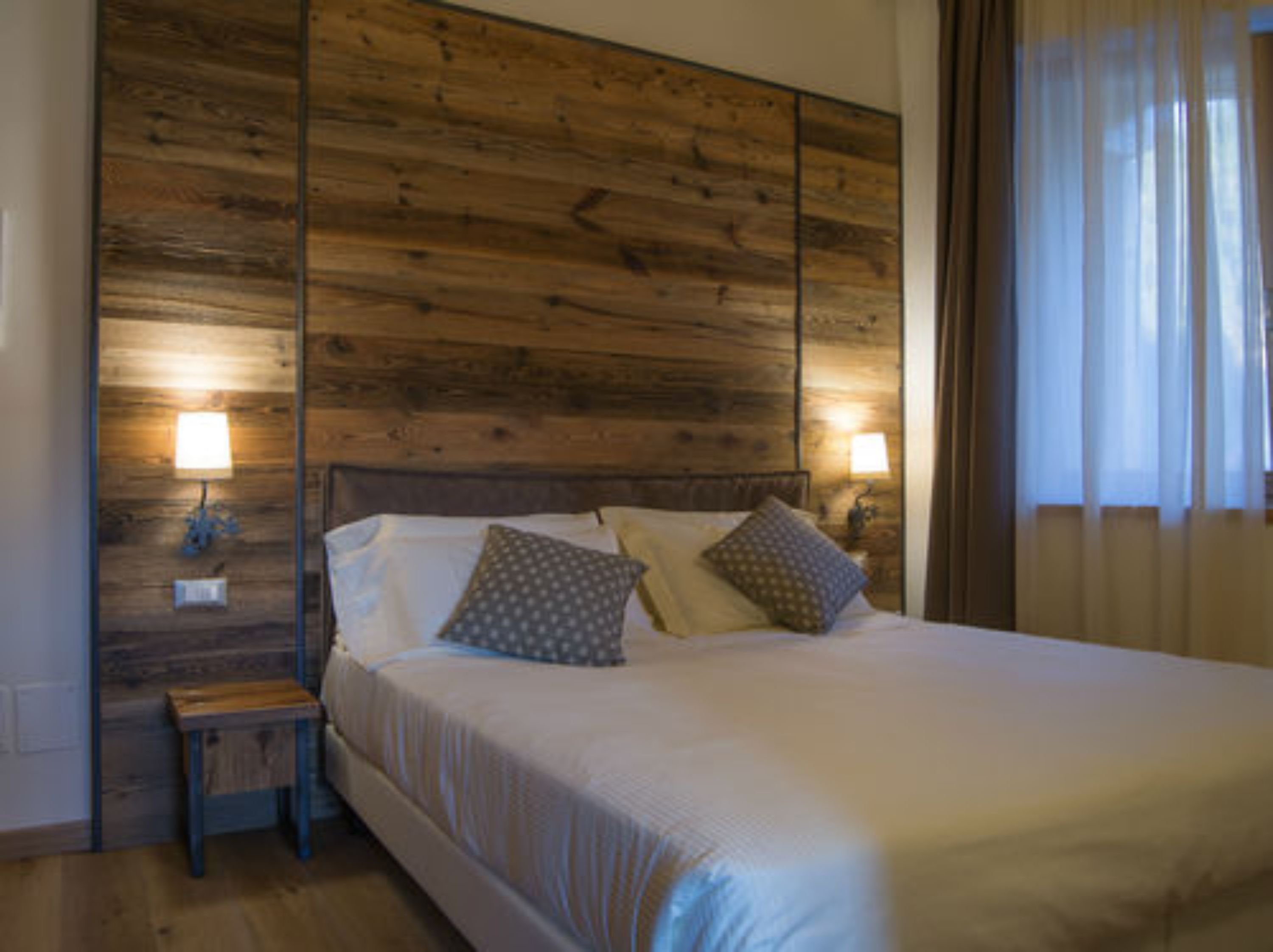 superior double room | minibar, in-room safe, iron/ironing board, cots/infant beds