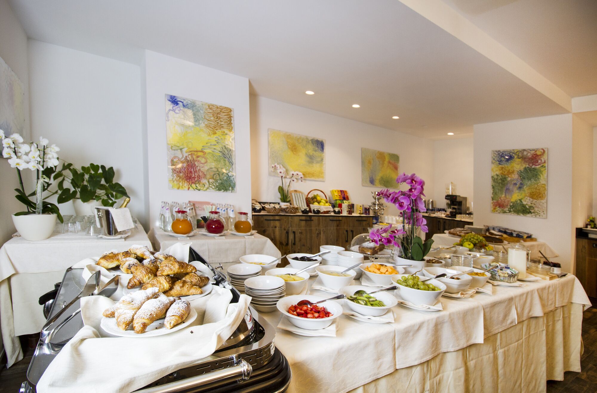 daily full breakfast (eur 15 per person)