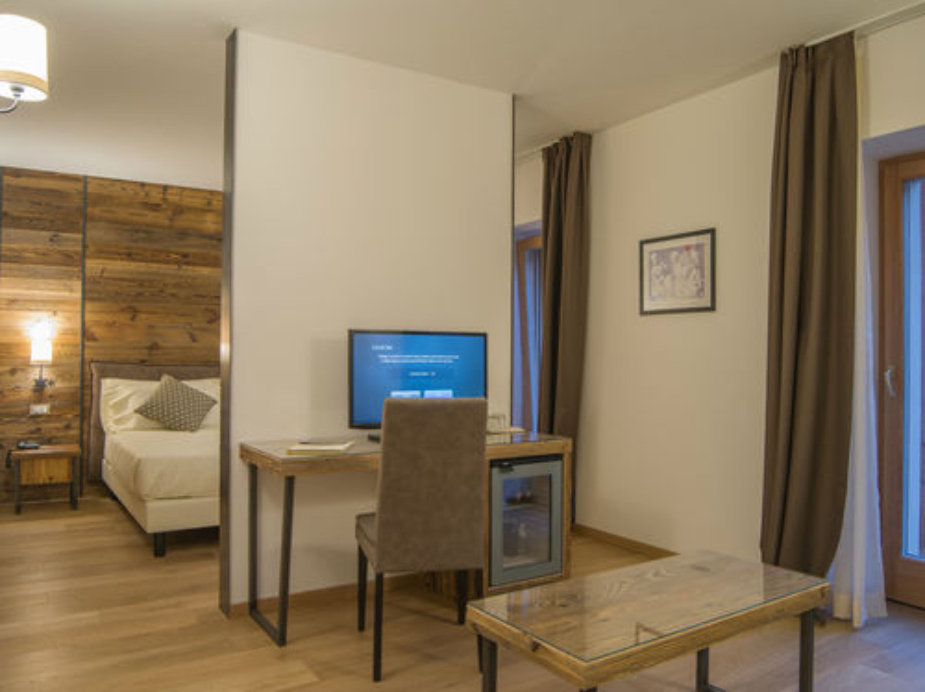 junior suite | minibar, in-room safe, iron/ironing board, cots/infant beds