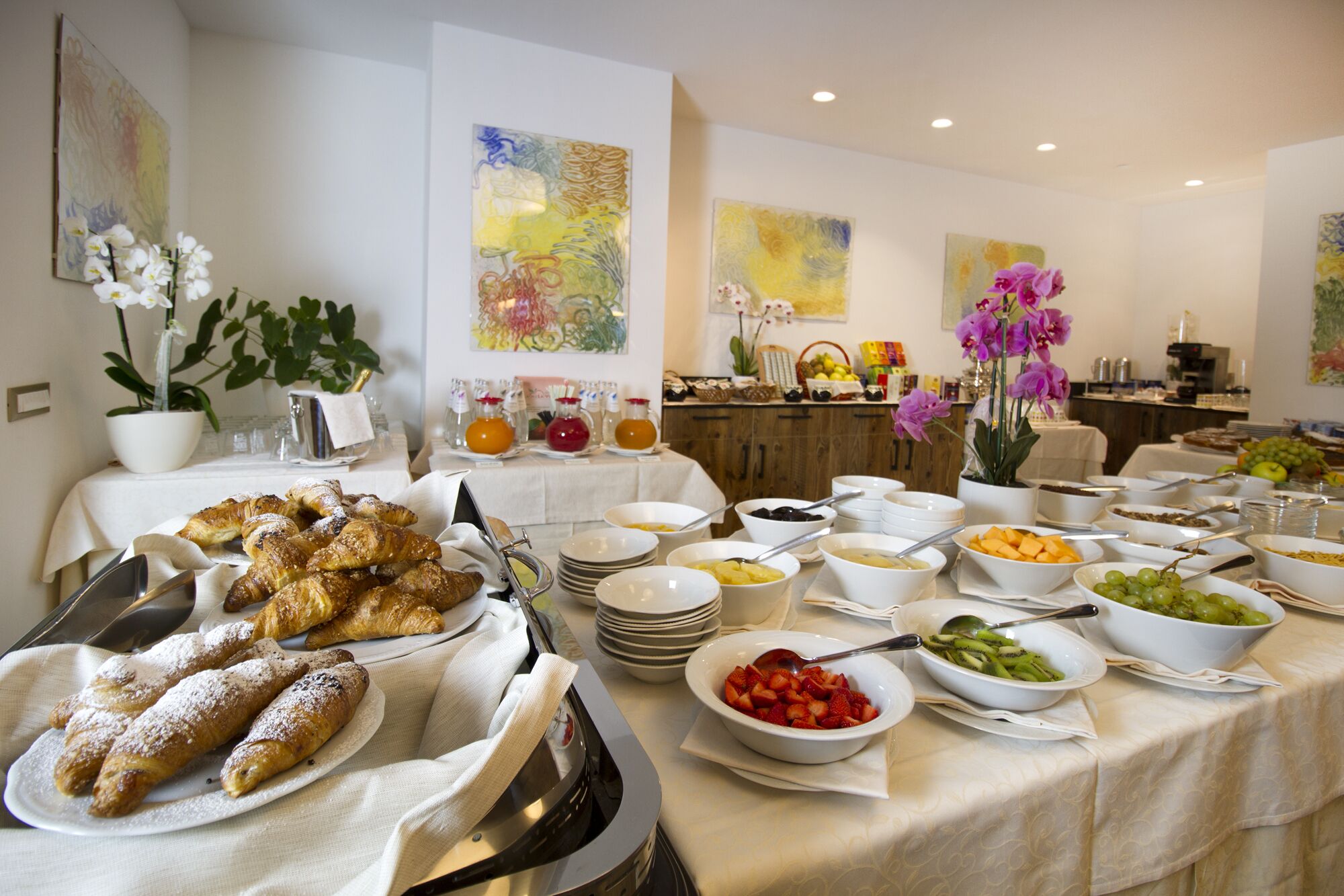 daily full breakfast (eur 15 per person)
