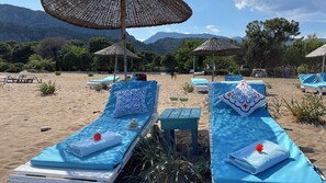 On the beach, sun loungers, beach umbrellas, beach towels - Bellerofon Hotel (Kemer)