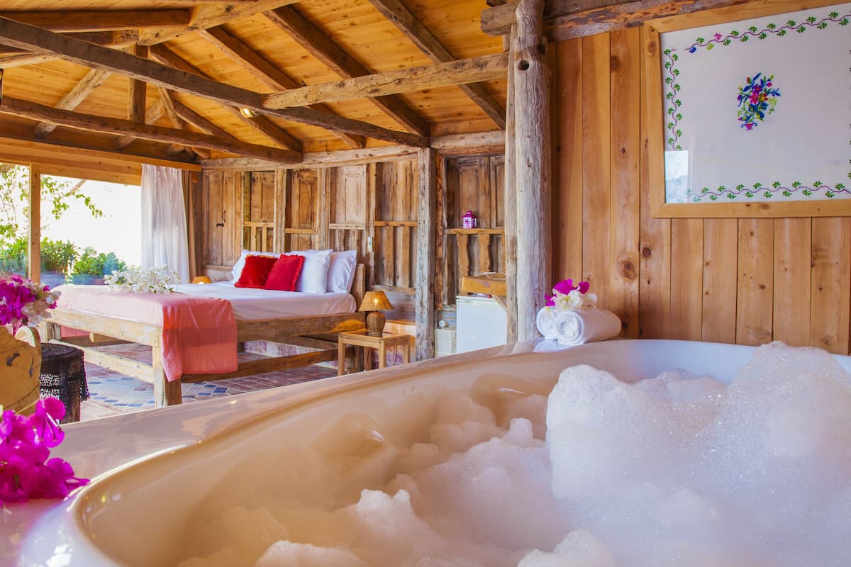 exclusive room, 1 double bed, jetted tub | 1 bedroom, premium bedding, minibar, in-room safe