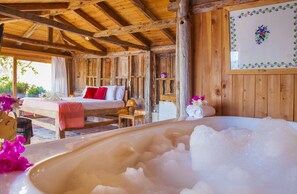 Exclusive Room, 1 Double Bed, Jetted Tub | Premium bedding, minibar, in-room safe, individually decorated