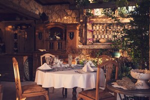 Breakfast, lunch and dinner served