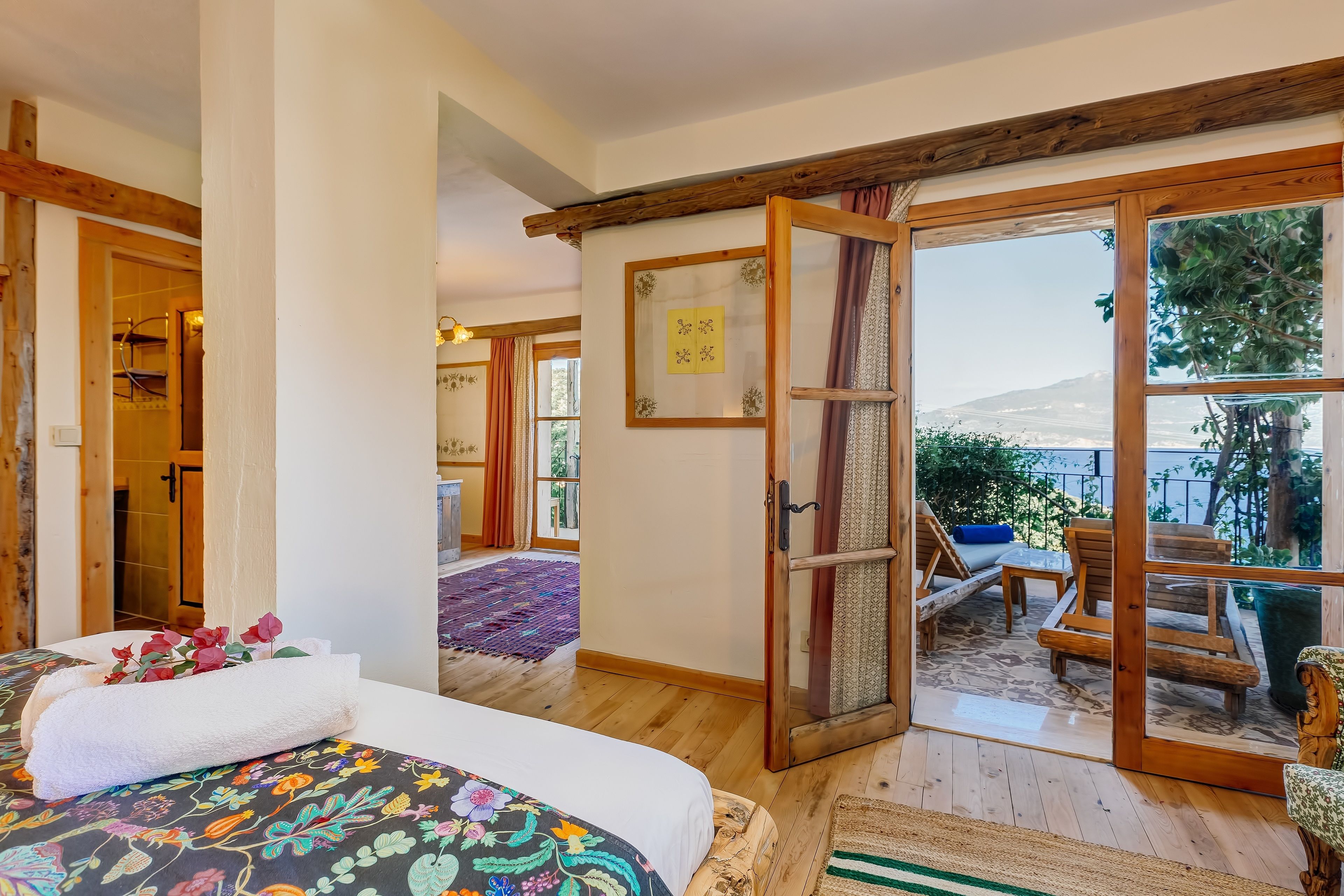 room, jetted tub | 1 bedroom, premium bedding, minibar, in-room safe