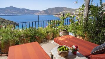Room, Jetted Tub | Balcony view