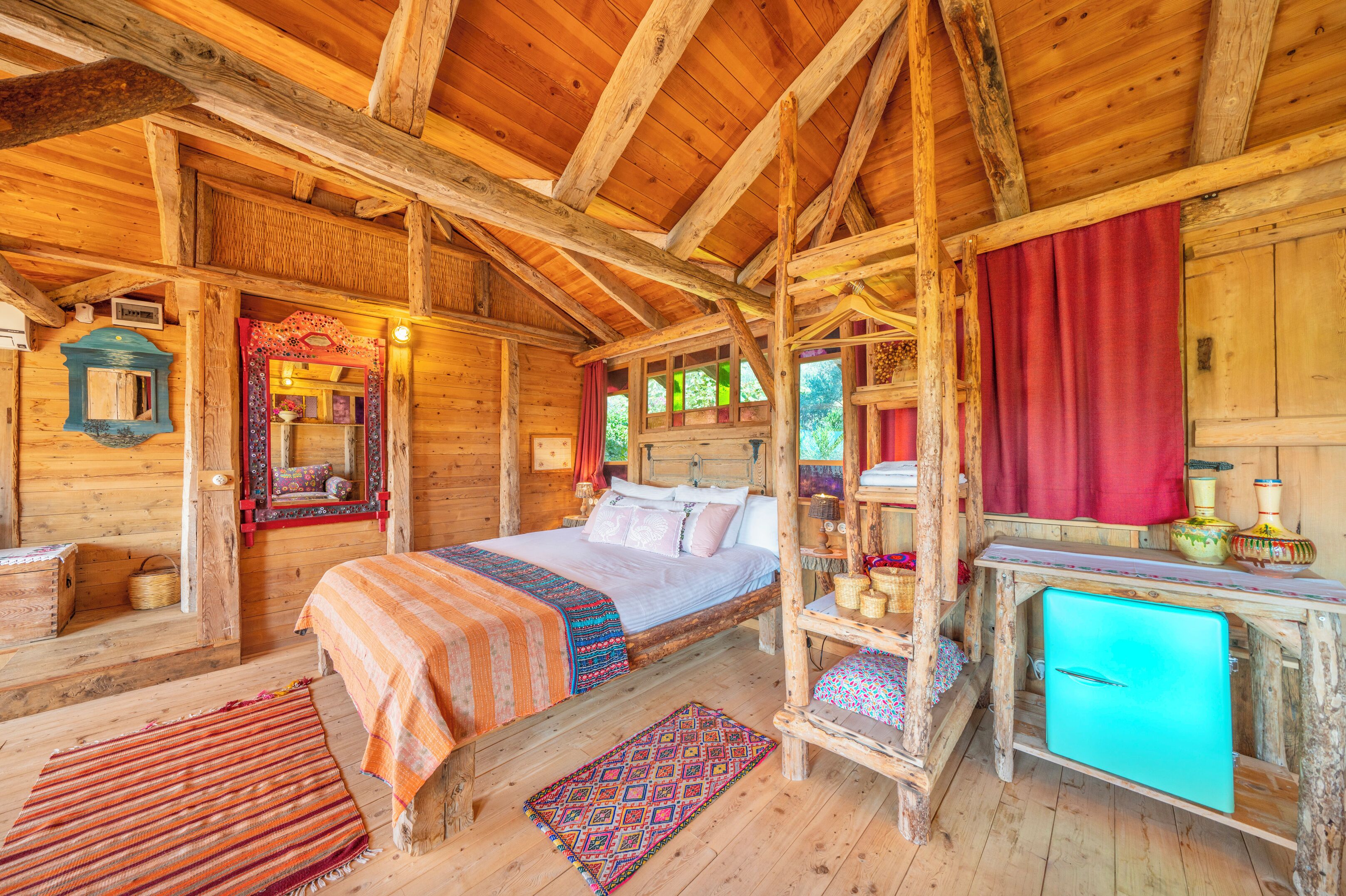 deluxe double room, 1 queen bed, non smoking, sea view | 1 bedroom, premium bedding, minibar, in-room safe