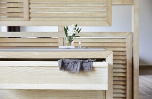 Minibar, in-room safe, desk, bed sheets - Hotel Baia Di Conte (Alghero)