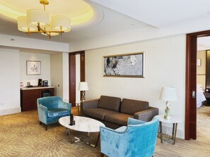 Club Suite, 2 Bedrooms, City View | Premium bedding, down comforters, pillowtop beds, minibar - Sheraton Nanchang Hotel (Nanchang)