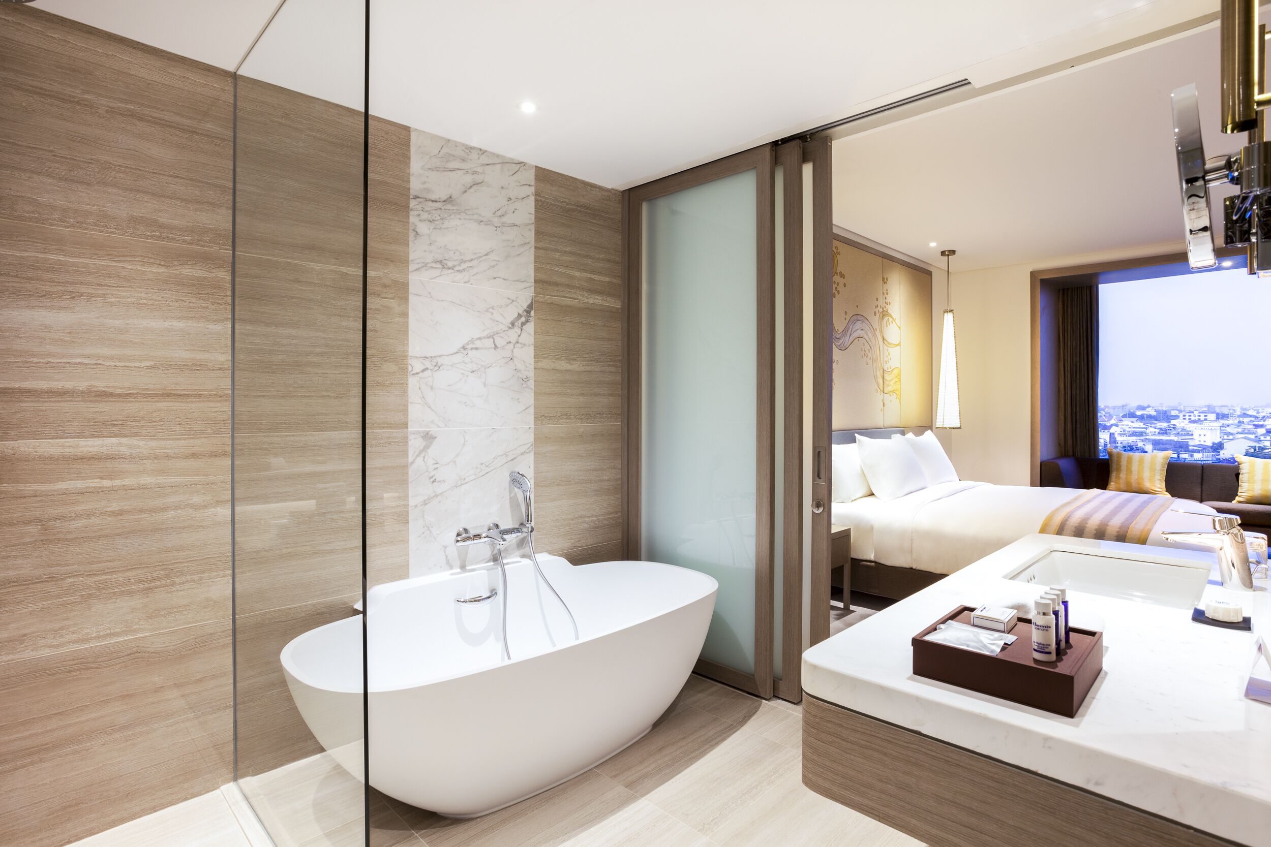 Combined shower/bathtub, free toiletries, hair dryer, bathrobes