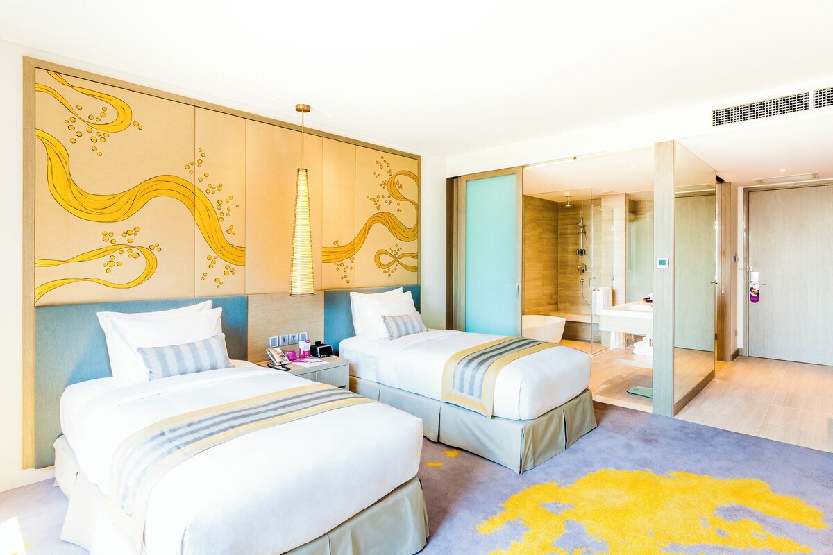 Premium bedding, minibar, in-room safe, desk