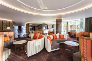 ランチ、ディナー、ハッピーアワー (サービス タイム)に営業