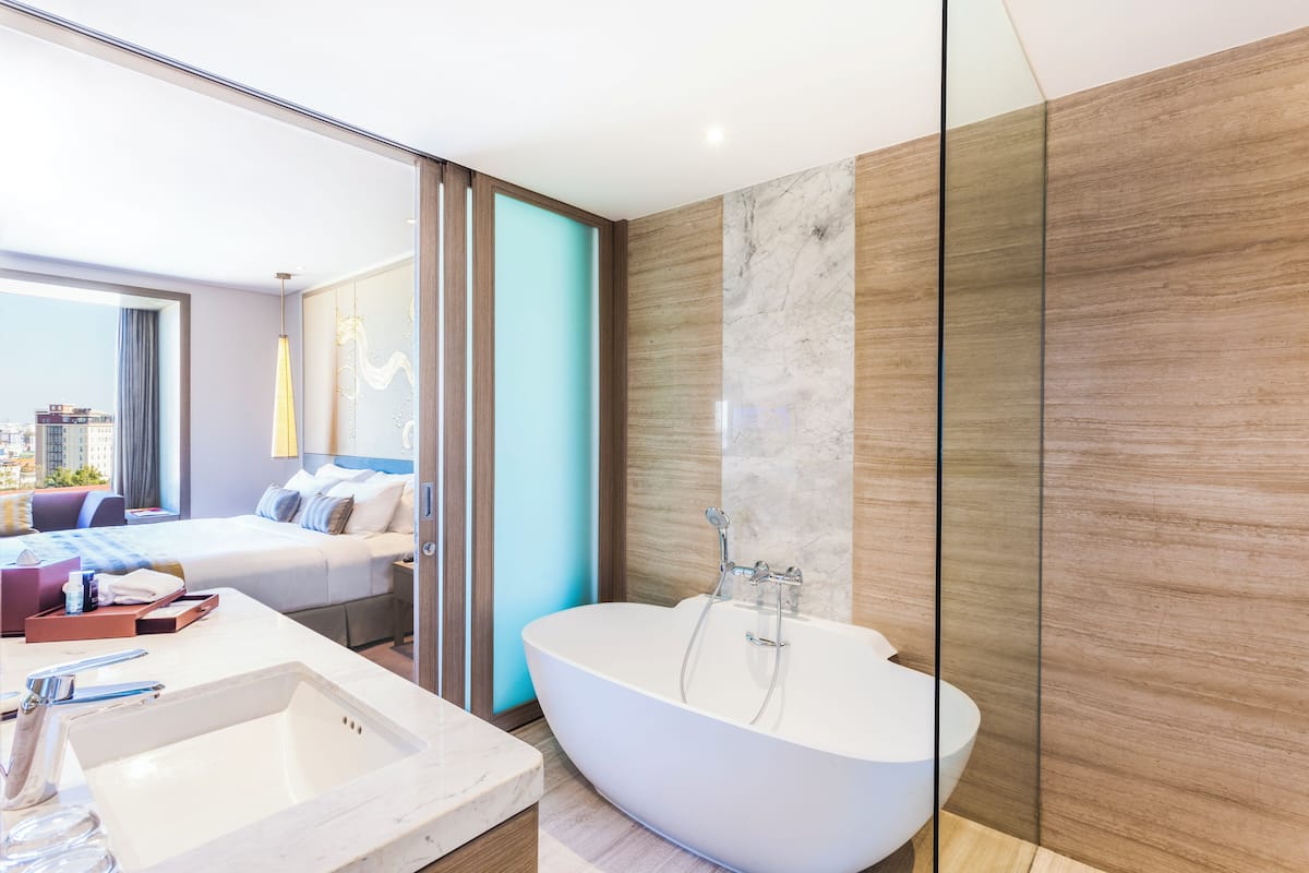 combined shower/bathtub, free toiletries, hair dryer, bathrobes