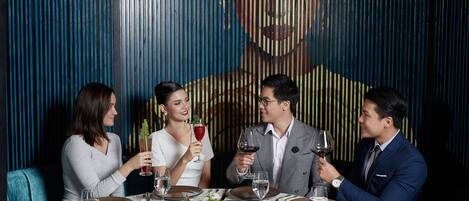 2 restaurants, breakfast, lunch, dinner served; Spanish cuisine