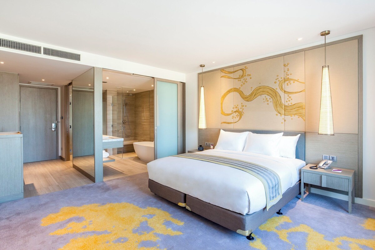 Premium bedding, minibar, in-room safe, desk