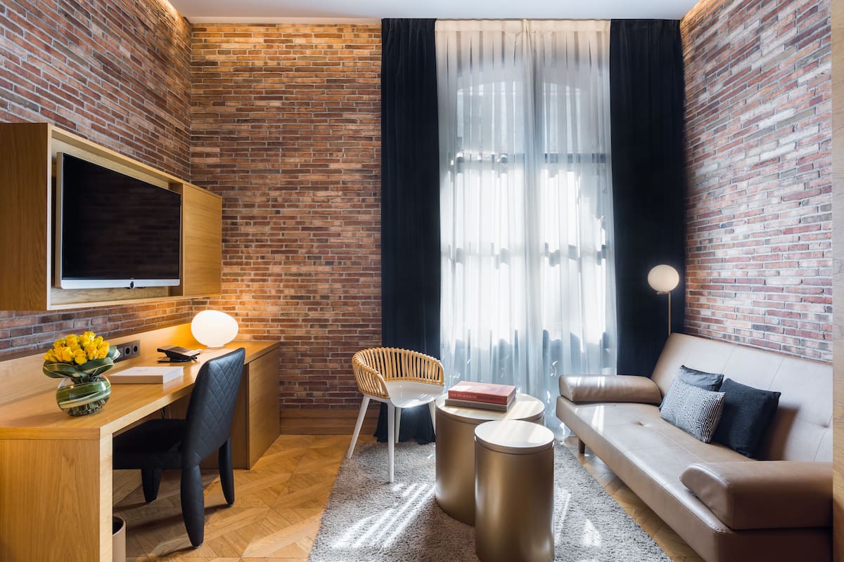 junior studio suite | living area | 42-inch flat-screen tv with satellite channels, smart tv, pay films