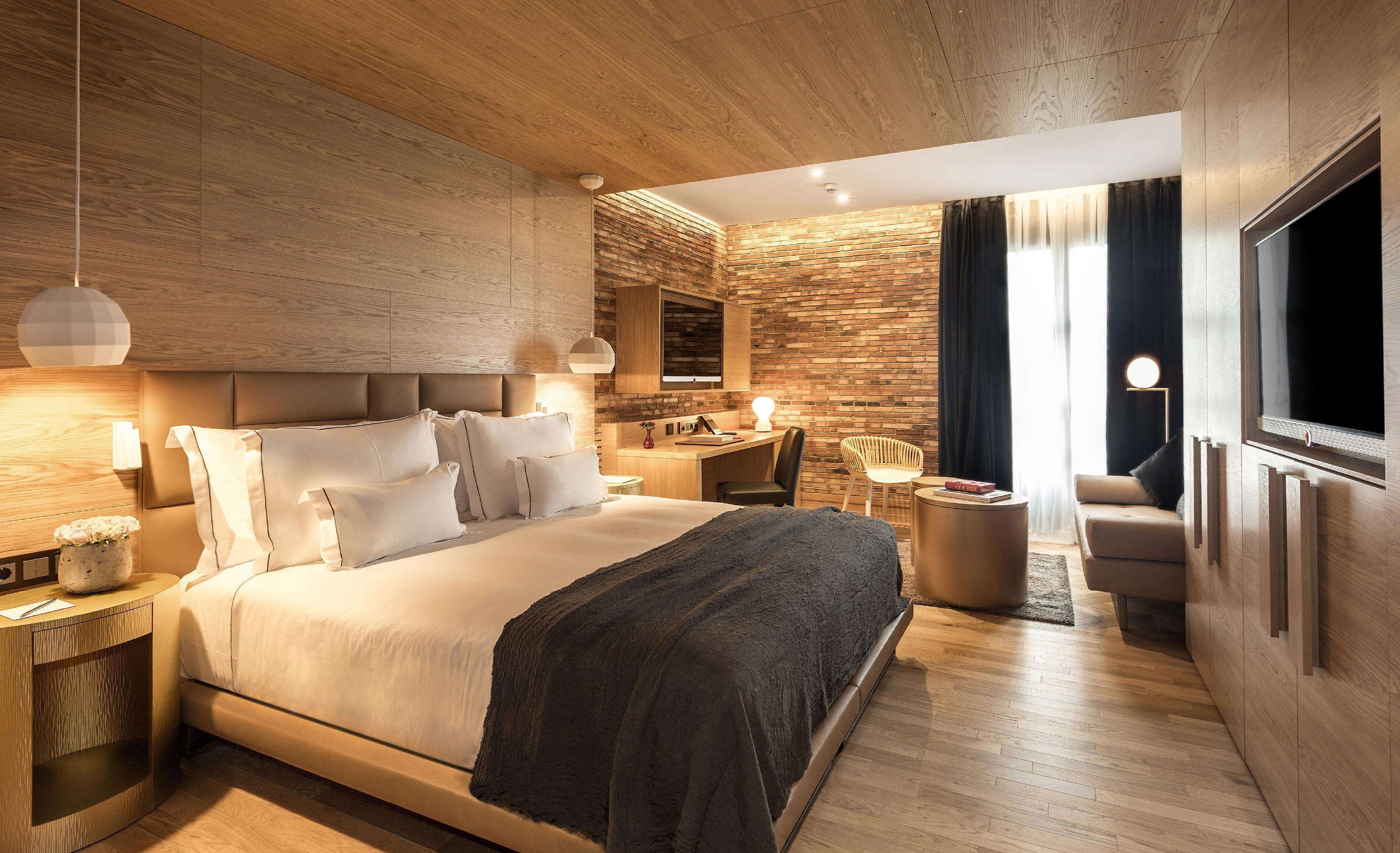 1 bedroom, premium bedding, minibar, in-room safe