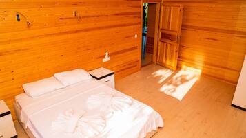 1 bedroom, premium bedding, desk, soundproofing