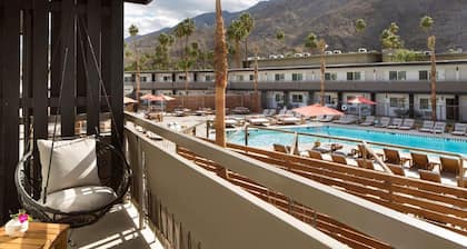V Palm Springs